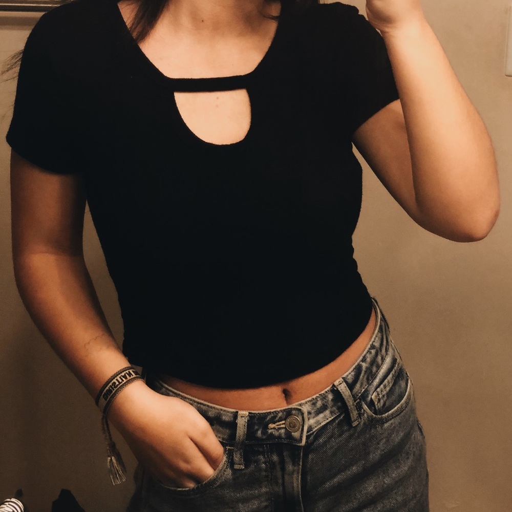 Black cropped shirt